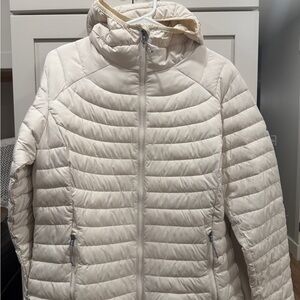 Columbia Omni heat Off-White Puffer Jacket with hood. Warmth without the bulk.
